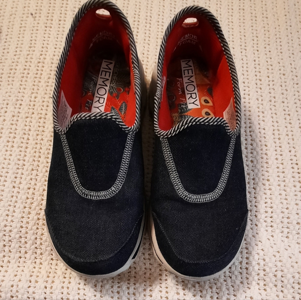 EUC Women's Skecher's size 7.5